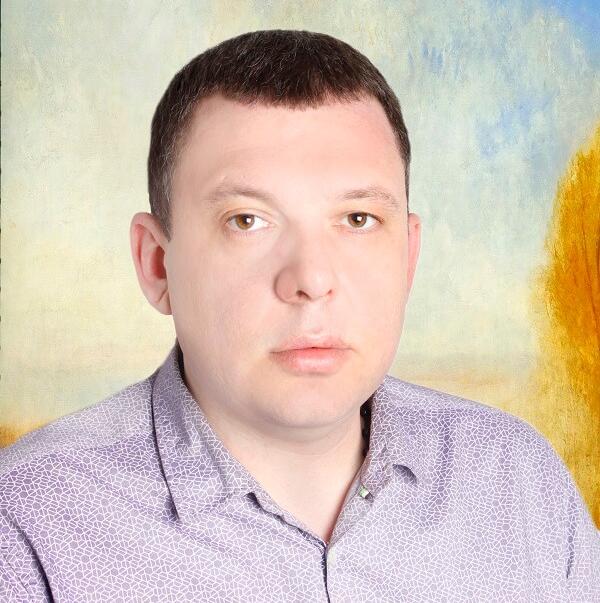 Программный руководитель центра профессионального лечения зависимости и психологической помощи  Казаков Алексей Валерьевич