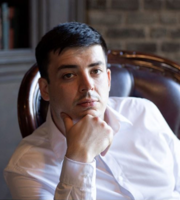 Гипнолог, психотерапевт  Макаровский Денис