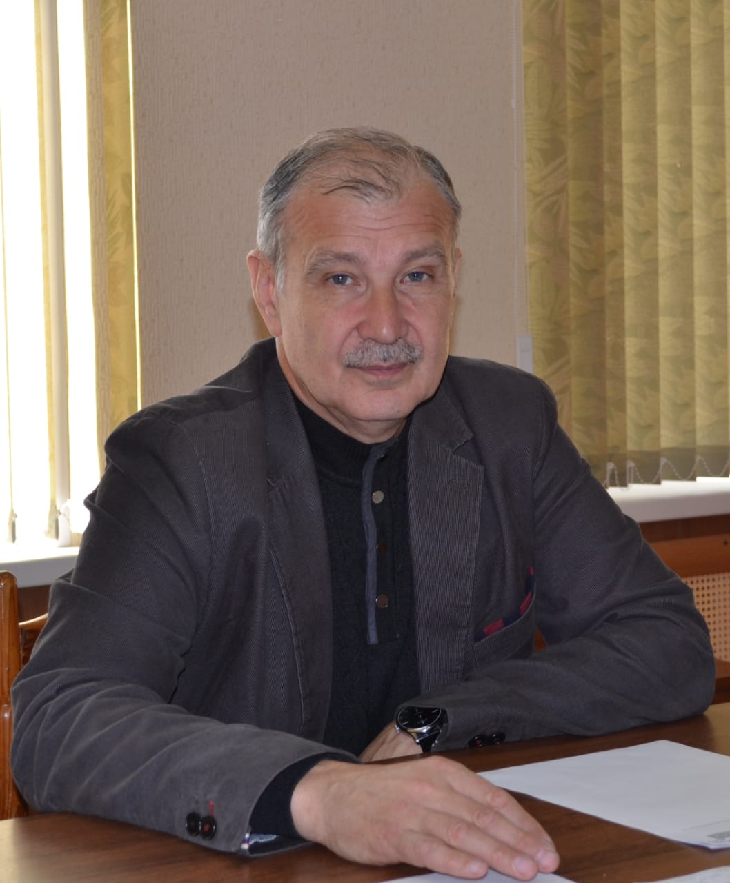 Главный врач Старостенков  Михаил Михайлович